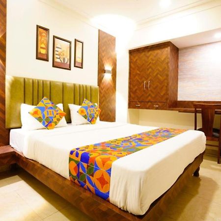 Hotel Diamora Residency Thána Kültér fotó