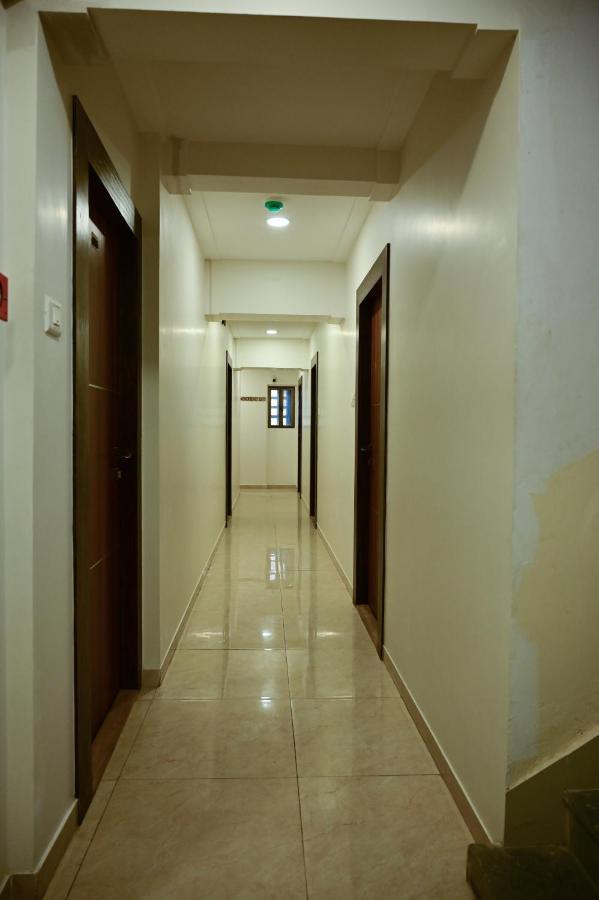 Hotel Diamora Residency Thána Kültér fotó