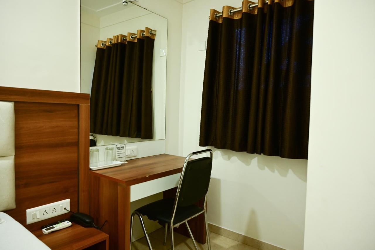 Hotel Diamora Residency Thána Kültér fotó