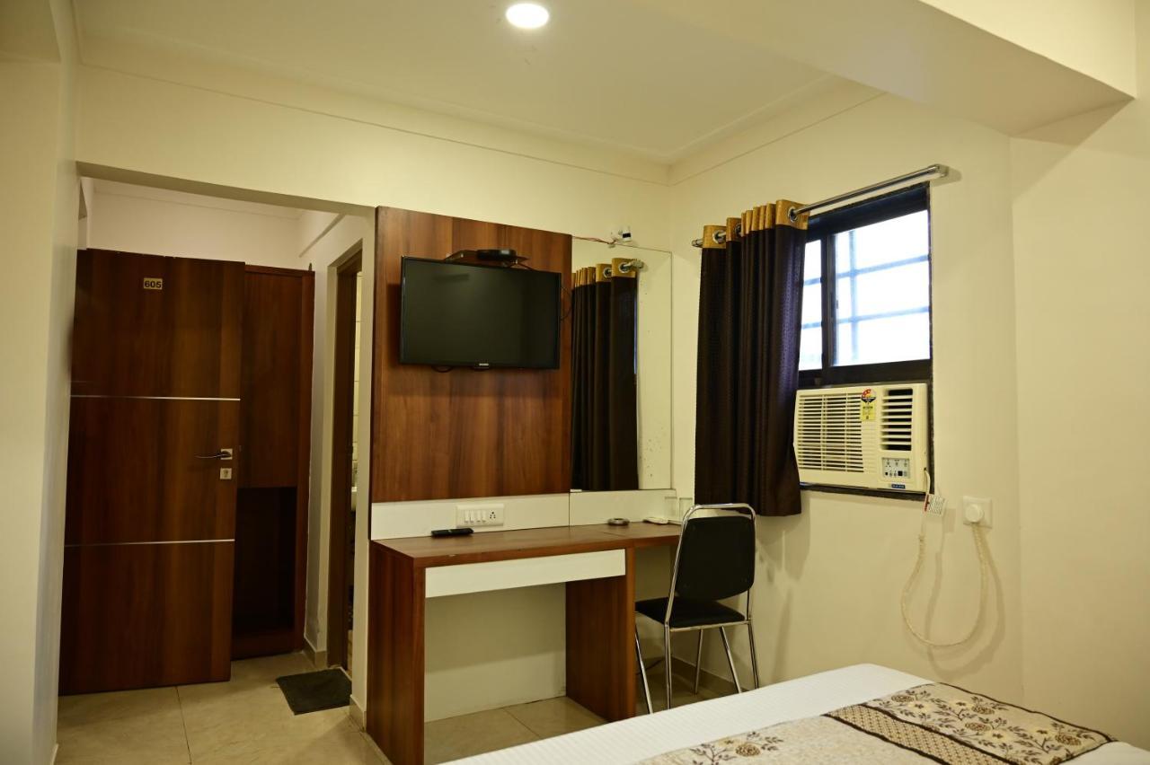 Hotel Diamora Residency Thána Kültér fotó