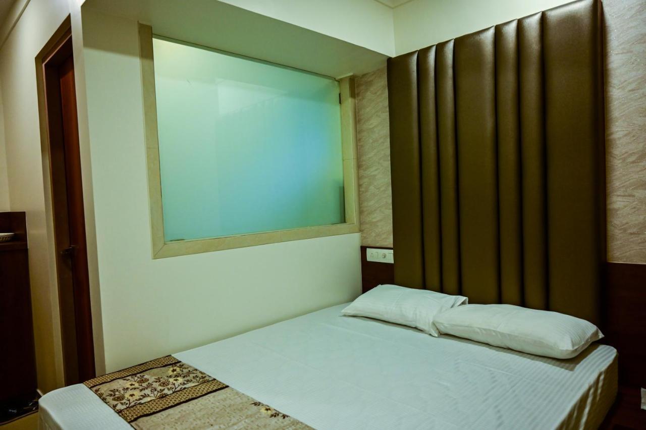 Hotel Diamora Residency Thána Kültér fotó