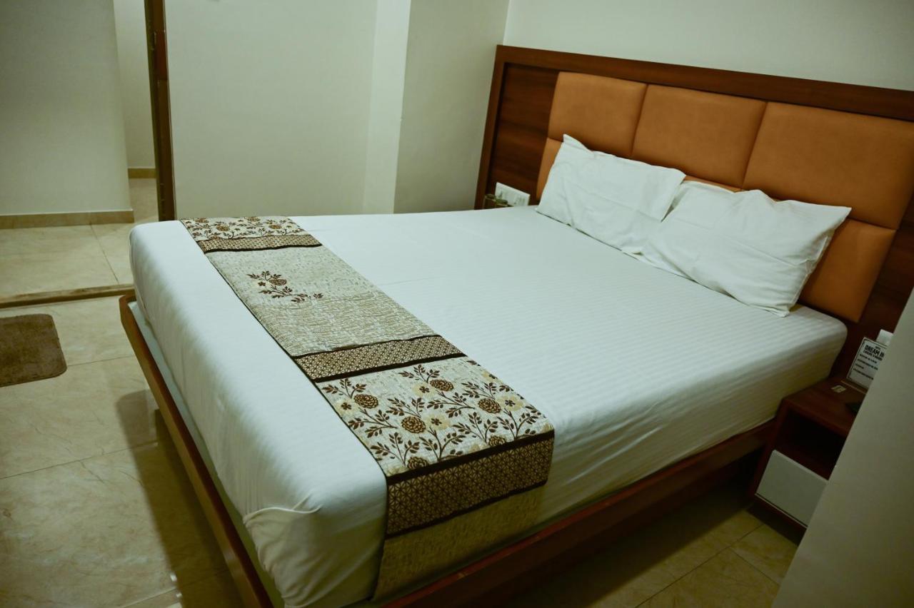 Hotel Diamora Residency Thána Kültér fotó