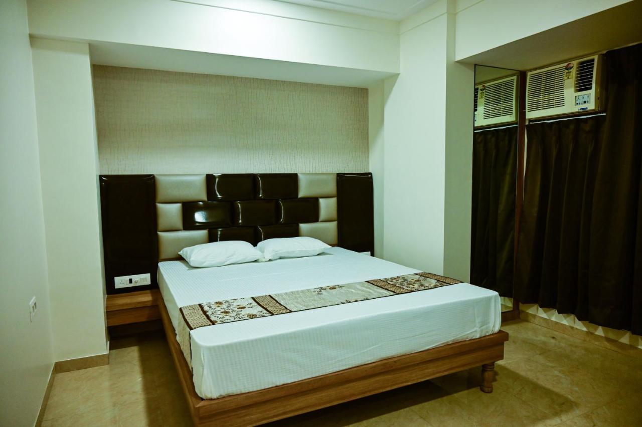 Hotel Diamora Residency Thána Kültér fotó