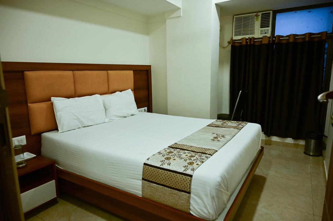 Hotel Diamora Residency Thána Kültér fotó