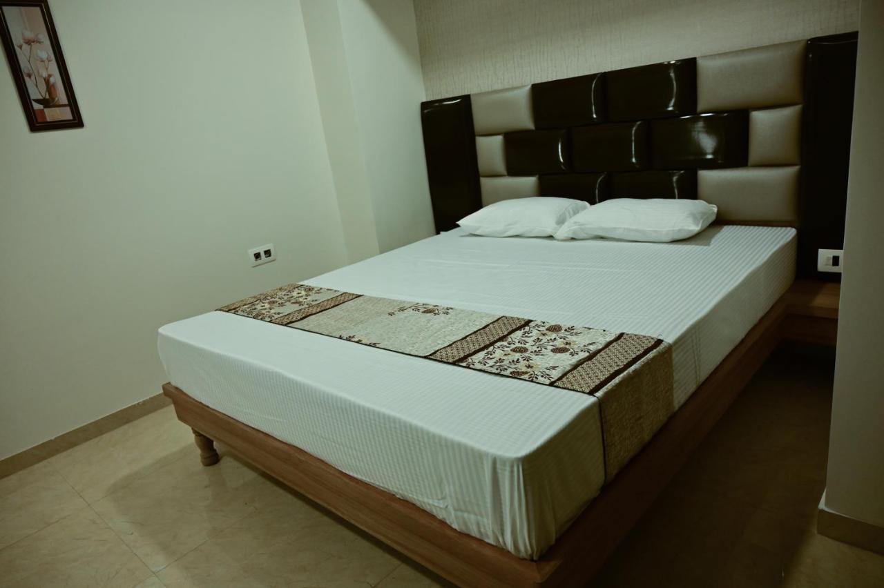 Hotel Diamora Residency Thána Kültér fotó