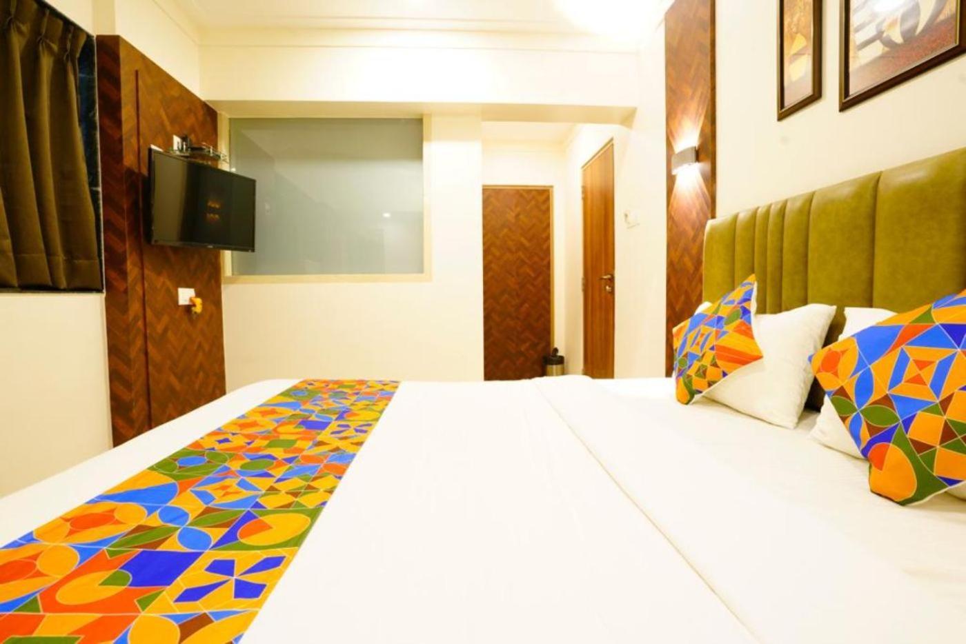 Hotel Diamora Residency Thána Kültér fotó