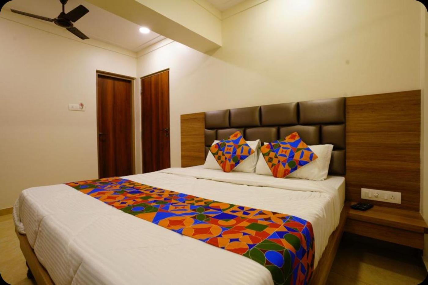 Hotel Diamora Residency Thána Kültér fotó